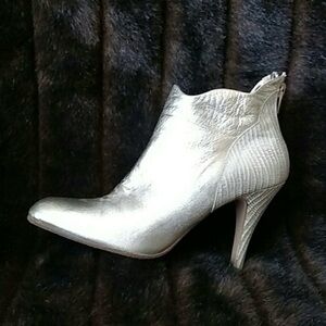 Help find Mima Venezia Silver Ankle heel Boots